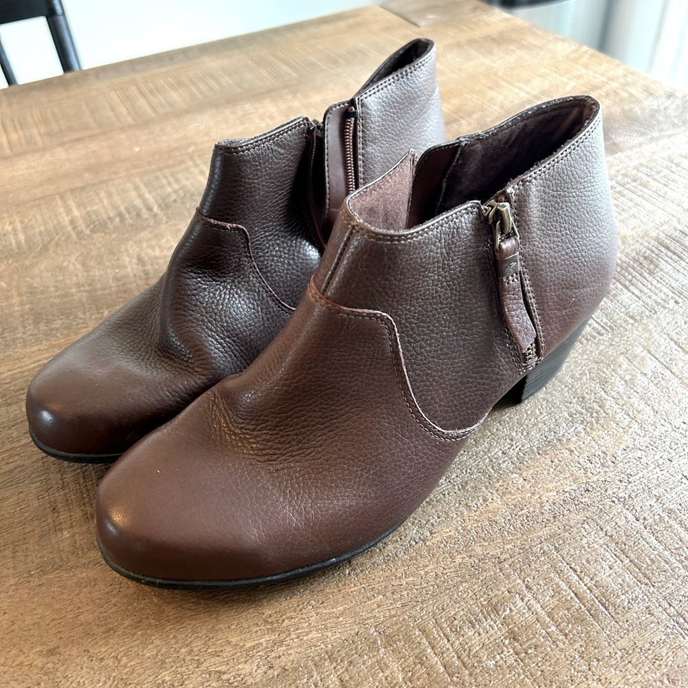 Clark’s heeled brown booties. Size 9W. Great condition.